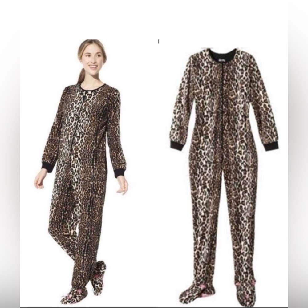 Nick & Nora Leopard print pajama suit size small